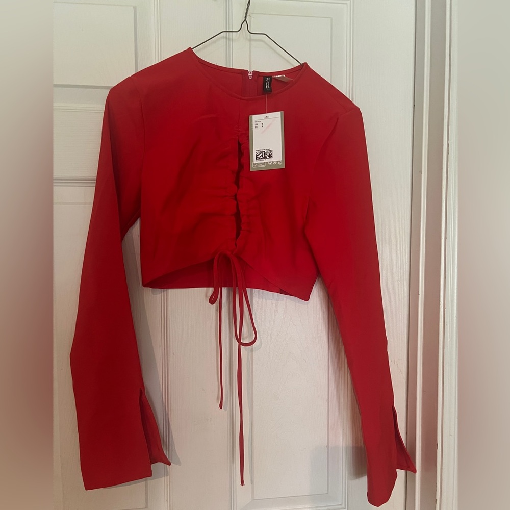 Red long flare sleeve crop top, string tie in front,H&M Divided, NEW with tag